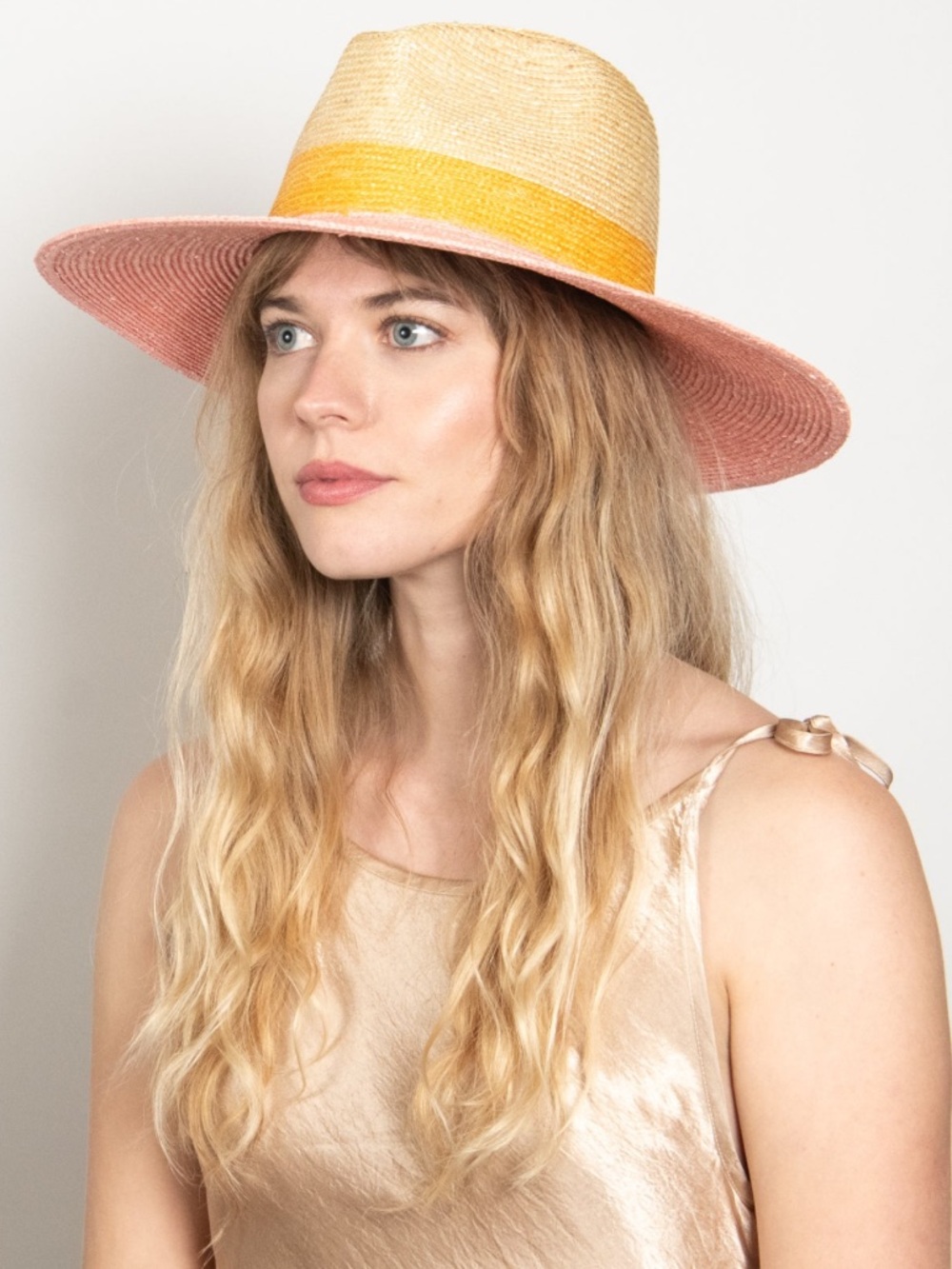 NWT Bondi Wheat Straw Rancher in Pink and Gold